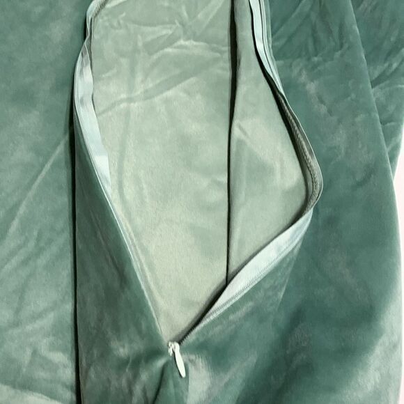 Homelike Moment Euro Pillow covers (two) 26" X 26" NEW in box - Picture 3 of 7